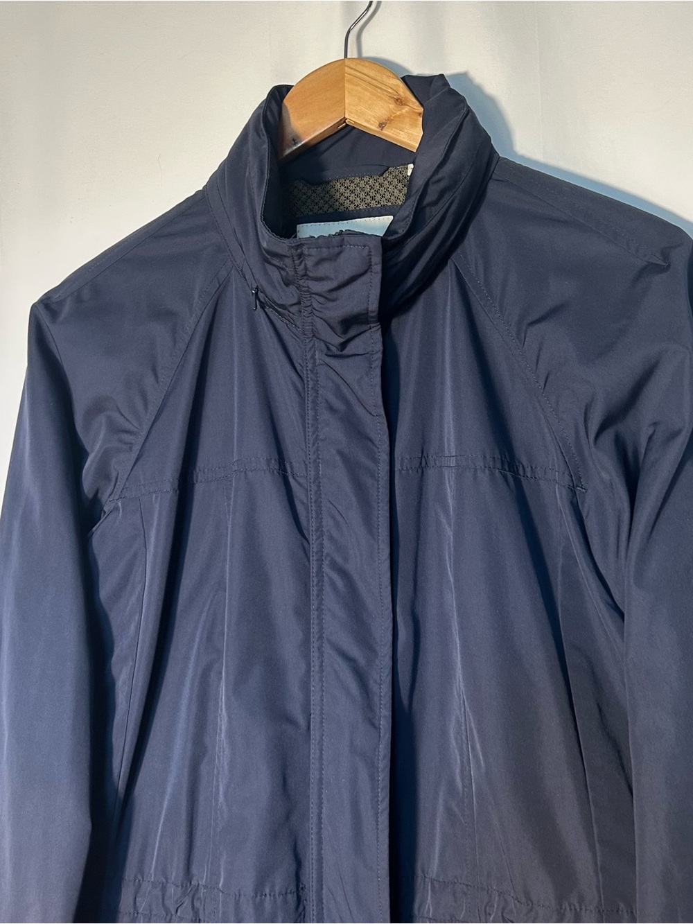 Orvis Coat Size L Pack and Go Navy Women's Trench Packable Rain Outdoor Gorpcore - Picture 2 of 12